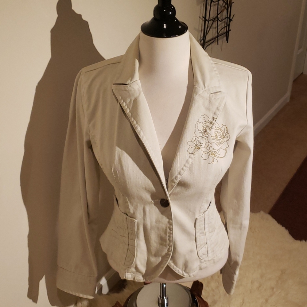 SO Cream Jean Jacket with Floral Embroidery